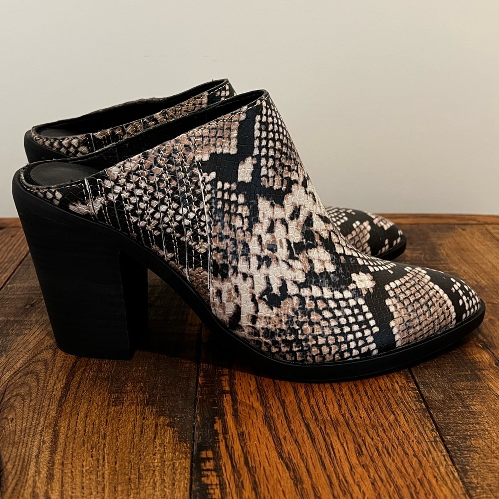 NWOT Treasure & Bond Snakeskin Heel Mule Size 8.5
